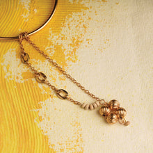 Load image into Gallery viewer, Gold Beads Lumba with chain links
