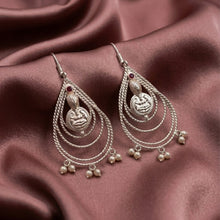Load image into Gallery viewer, Silver Twisted Wire Drop Earrings
