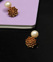 Load image into Gallery viewer, GOLD PLATED EARRING WITH HALF PEARL &amp; MARIGOLD

