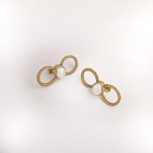 Load image into Gallery viewer, Aphrodite’s Knots Pearl Loop Earrings
