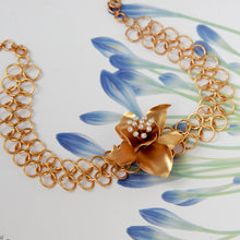 Load image into Gallery viewer, gold-gardenia-links-choker-necklace
