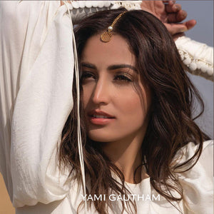 Gold-plated maang tikka with dual chains worn by Yami Gautam