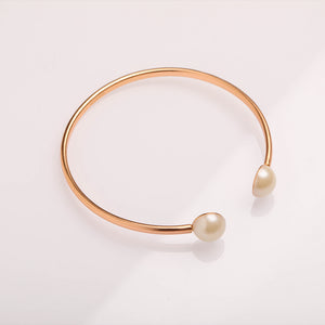 GOLD PLATED WIRE AND HALF PEARL ARMBAND