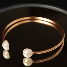 Load image into Gallery viewer, GOLD PLATED WIRE AND HALF PEARL ARMBAND
