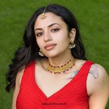 Load image into Gallery viewer, GOLD TONED MAANGTIKA WITH CREST DETAIL WORN BY MALAVIKA NAIR
