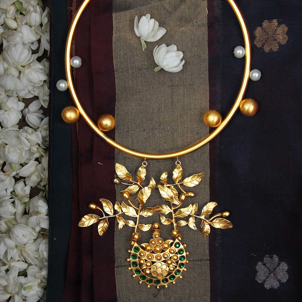 GOLD PLATED BEAD AND PEARLS HASLEE WITH SERRATE, & GREEN BP