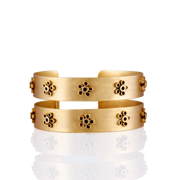 GOLD PLATED 2 STRIP CUFF WITH BACOPA FLOWERS