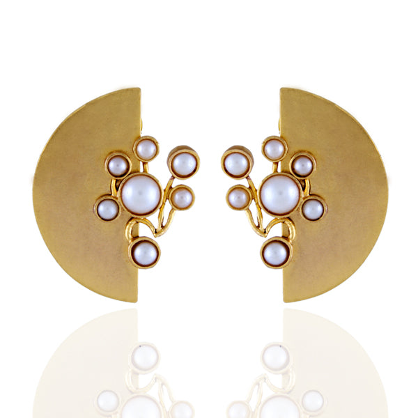 GOLD PLATED 'D' AND CLUSTER PEARL EARRING