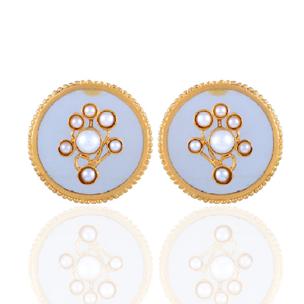 GOLD PLATED DOTS AND ACRYLIC ROUND EARRING WITH CLUSTER PEARL ON IT