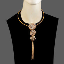 Load image into Gallery viewer, GOLD PLATED TWISTED WIRES HASLEE WITH 3 ROUND WIRE PEARLS AND TASSEL
