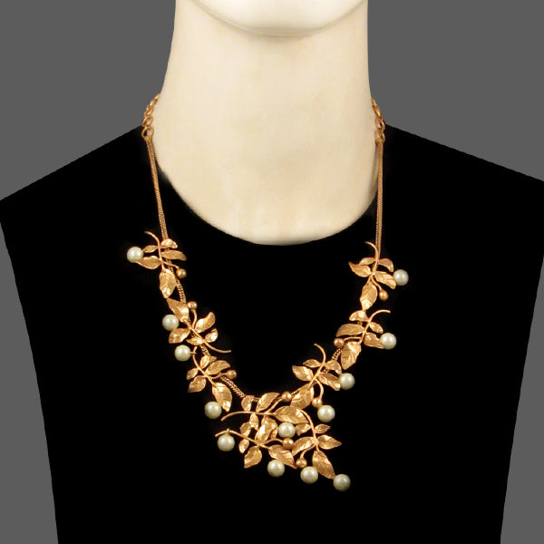 GOLD PLATED SERRATE LEAVES AND 13 PEARLS NECKPIECE
