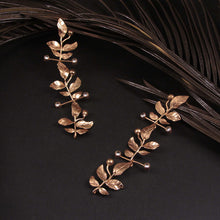 Load image into Gallery viewer, GOLD PLATED SERRATE LEAVES AND POLKI OVAL XTL&#39;S EARRING
