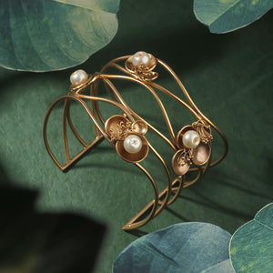 Amazonian cuff with pearls