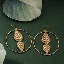 Load image into Gallery viewer, Plantain leaf hoops
