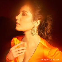 Load image into Gallery viewer, Decorative mismatched earring - worn by raashi khanna
