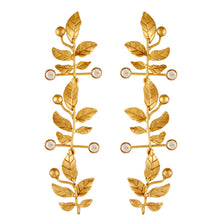 Load image into Gallery viewer, GOLD PLATED SERRATE LEAVES AND POLKI ROUND XTL&#39;S EARRING
