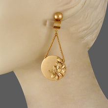 Load image into Gallery viewer, GOLD PLATED KATURI &amp; ACRYLIC PIPE EARRING WITH DOTS WIRE AND ROUND PIECE &amp; LEAVES ON IT
