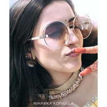 Load image into Gallery viewer, Gold Toned Mesh Necklace With Pearl &amp; Ghungroo ,Worn by Kriti Sanon and Niharika Konidela, Hansika Motwani
