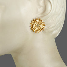 Load image into Gallery viewer, GOLD PLATED SMALL BEATEN AND DOTS ROUND EARRING
