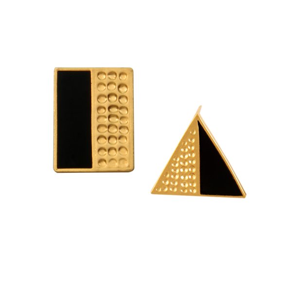 GOLD PLATED RECTANGLE AND TRIANGLE MISMATCHED EARRING WITH HALF BLACK AC AND HALF BEATEN