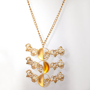 Chain link necklace with swirl motif pendant