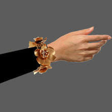 Load image into Gallery viewer, GOLD PLATED LINK CHAIN AND 3 FUCHSIA WIRE PEARL FLOWER BRACELET
