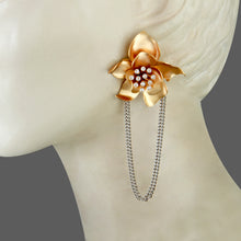 Load image into Gallery viewer, GOLD PLATED FUCHSIA FLOWER AND WIRE PEARL EARRING WITH 2 LINE STEEL CHAIN HANGING
