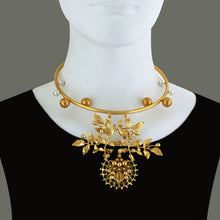Load image into Gallery viewer, GOLD PLATED BEAD AND PEARLS HASLEE WITH SERRATE, &amp; GREEN BP
