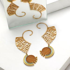 GOLD TONED DOTTED ARC EAR CUFFS WITH TWIST LINED CIRCLE & ACRYLIC ARCS