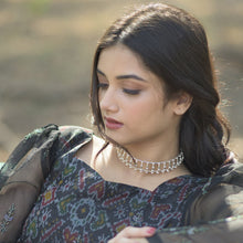 Load image into Gallery viewer, Idyllic Fields Choker in Silver
