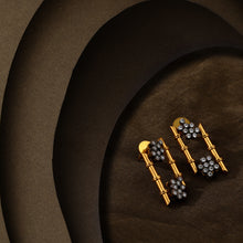 Load image into Gallery viewer, Everlasting element earring in gold tone
