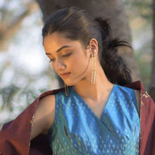 Load image into Gallery viewer, Golden Connection earring
