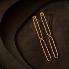 Load image into Gallery viewer, Golden Connection earring
