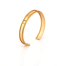 Load image into Gallery viewer, 22k gold plated cuff with twisted wire detail worn by Priya bhavani shankar

