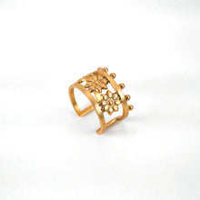Load image into Gallery viewer, GOLD PLATED ENGRAVING 3 ROUNDED FLOWER AND WIRE RING WITH DOTS ONE SIDED worn by Samyuktha Menon
