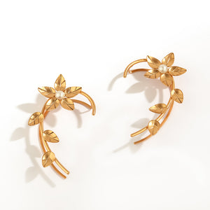 GOLD PLATED LEAVES AND ETCHING FLOWER EARCUFF WITH PEARL