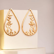 Load image into Gallery viewer, TRAIL OF LEAF EARRINGS
