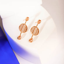 Load image into Gallery viewer, GOLD PLATED STRIPED CIRCLE,WIRE AND PEACH XTL DROPS EARRING
