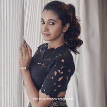 Load image into Gallery viewer, 22k gold plated cuff with twisted wire detail worn by Priya bhavani shankar
