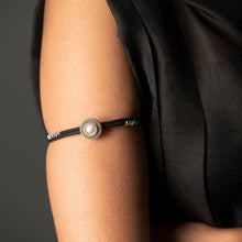 Load image into Gallery viewer, Contemporary Spiral armband
