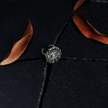 Load image into Gallery viewer, Silver Wonder green flower Ring
