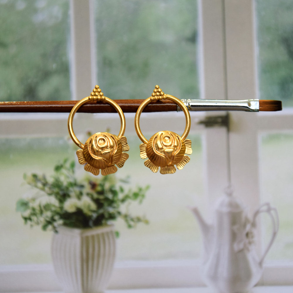 GOLD TONED ROSE CIRCLE STUD EARRINGS