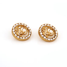 Load image into Gallery viewer, GOLD TONED CIRCULAR FOLIAGE STUD EARRINGS WITH PEARLS
