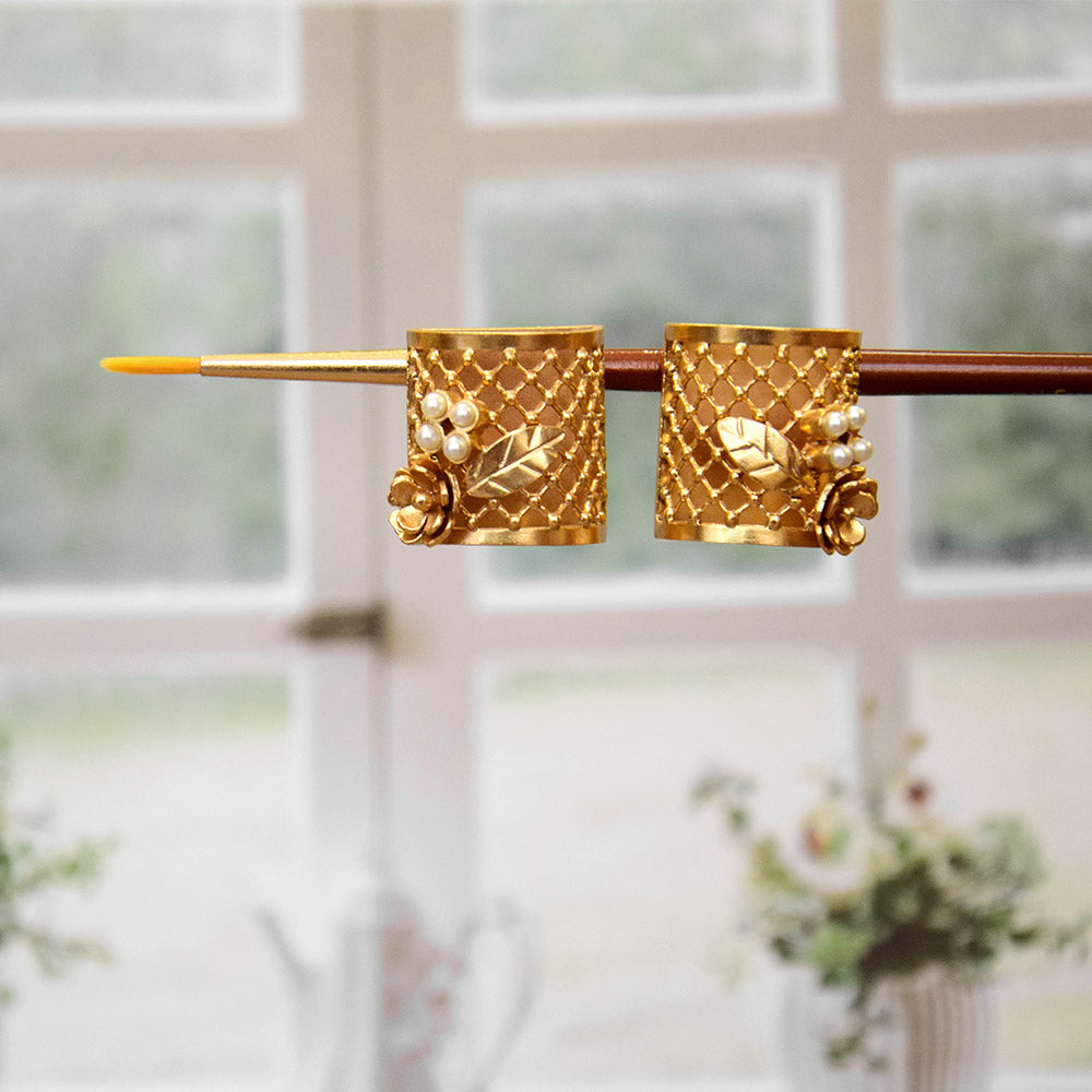 GOLD TONED MESH CYLINDER FLORAL STUD EARRINGS WITH PEARLS