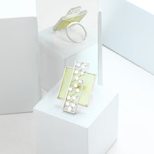 Load image into Gallery viewer, SILVER TONED YELLOW ACRYLIC BOX RING WITH OVERLAID DOTTED BLOCK
