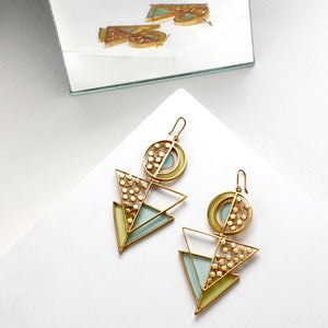 GOLD TONED SPLIT CIRCULAR TRIANGLE DROP EARRINGS WITH ACRYLIC & DOTTED DETAILS