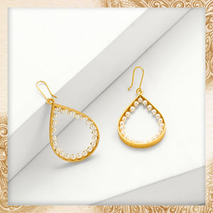 GOLD TONED DROP SHAPED HOOP EARRINGS WITH PEARLS