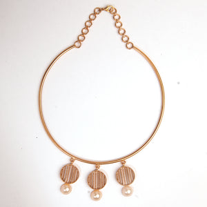 GOLD PLATED WIRE HASLEE WITH 3 STRIPED CIRCLES AND HALF PEARLS