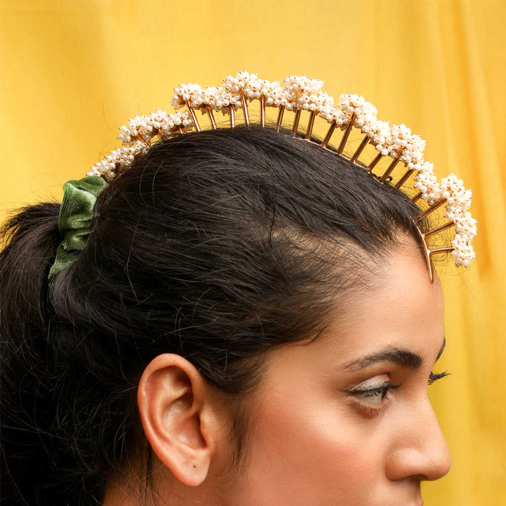 Buy Gold Plated Pearl Mohawk Online Worn by Sonam Kapoor | Suhani Pittie