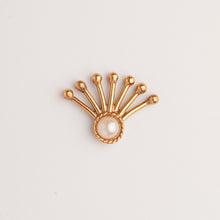 Load image into Gallery viewer, GOLD PLATED WIRE &amp; PEARL BINDI
